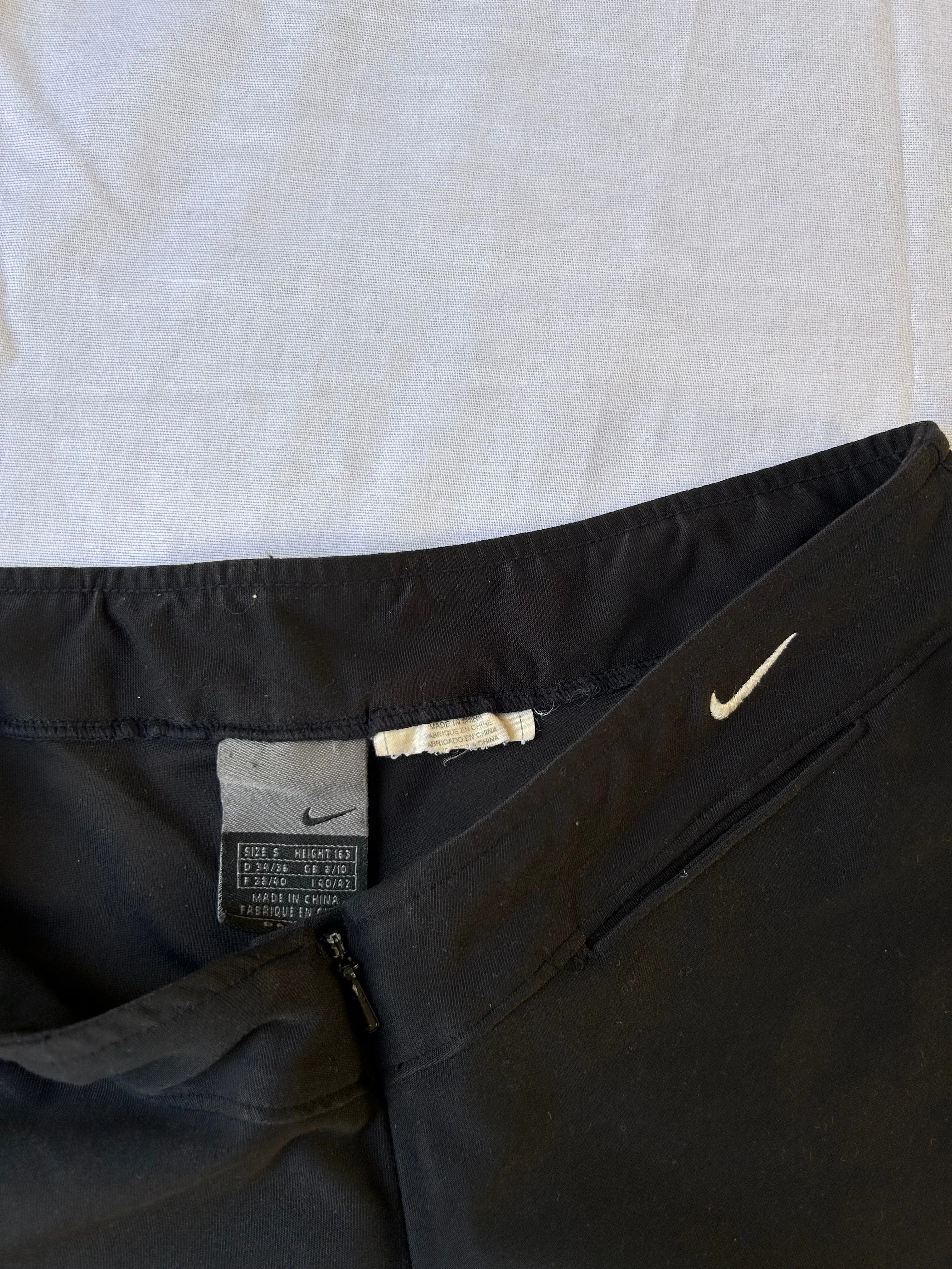 Black swoosh logo zip up sporty mini shorty 90s y2k vintage (S)