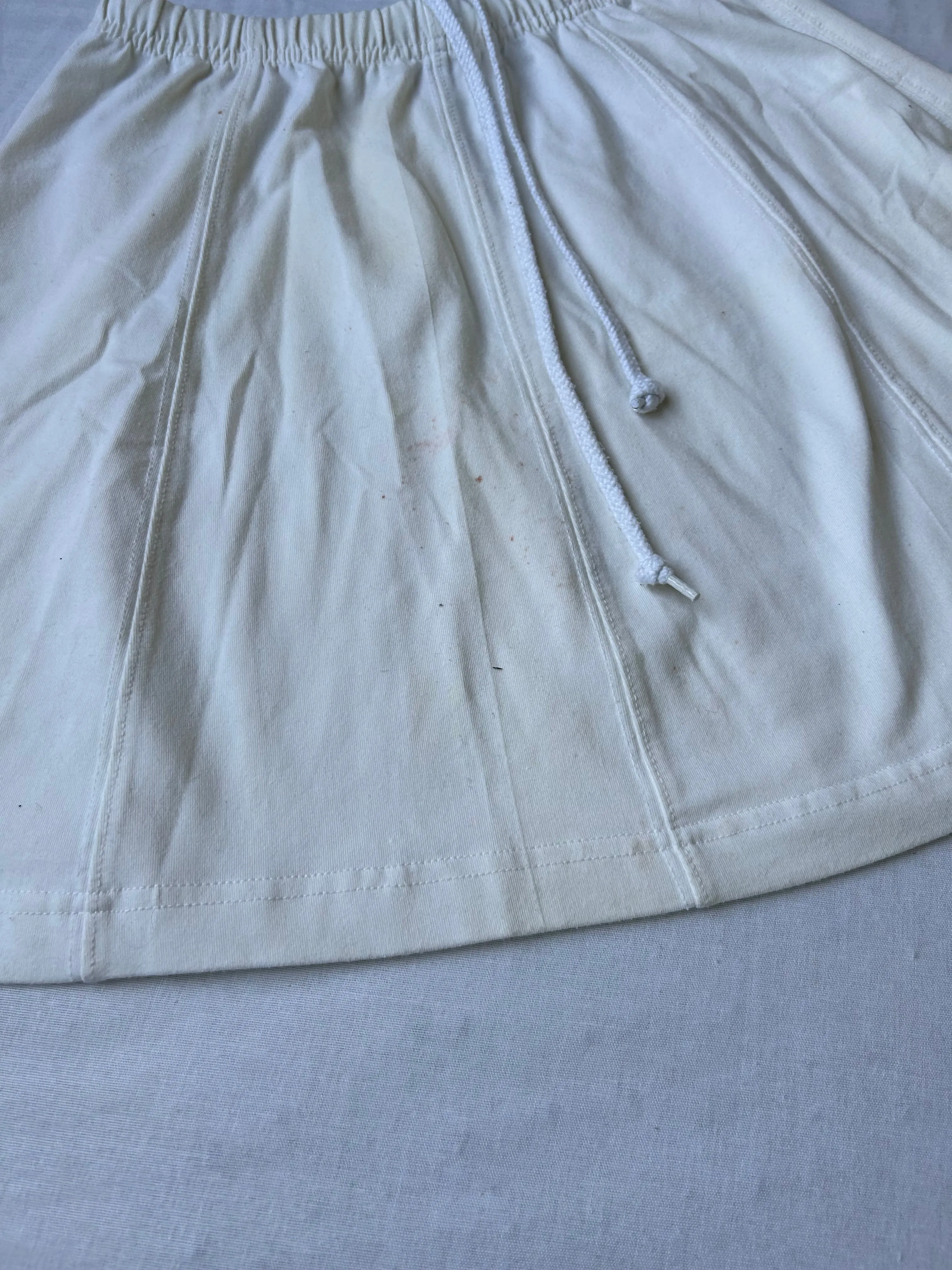 White cream cotton 90s vintage sporty pleated mini tennis skirt (S/M)